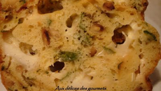 Cake au chèvre, aux courgettes et aux pignons de pin