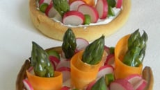 Tartelettes au St Môret et petits légumes de printemps