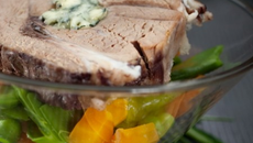 Transparence d'épaule d'agneau farcie à la Fourme d'Ambert, et son ragoût de légumes printaniers