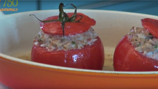Tomates farcies au hachis de jambon cru et veau