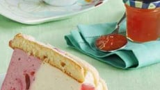 Charlotte aux 2 gelées par Bonne Maman