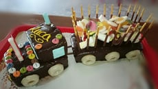 Le train anniversaire (marbré chocolat vanille)