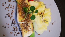 Filet de rouget à l'huile de sésame et purée maison, céleri et pomme de terre