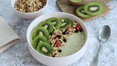 Smoothie bowl au Kiwi de l'Adour IGP, lait de coco et céréales