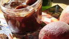 Confiture de pêches jaunes aux saveurs marocaines