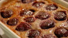 Clafoutis caramélisé aux cerises flambées