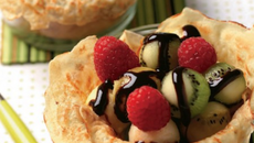 Nids de crêpes aux fruits et au chocolat