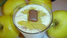 Verrines de compote de pommes au miel, créme aux éclats de daims