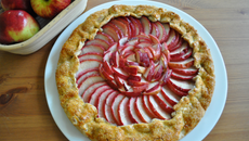 Galette aux pommes rouges