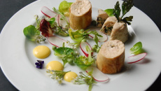 Roulé de poulet fermier des Landes en saveur citronnée, sabayon de citron