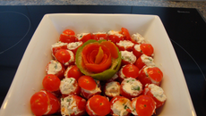 Tomates cerises farcies à la ciboulette et à l'échalote