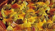 Clafoutis à la rhubarbe sur pâte à tarte maison