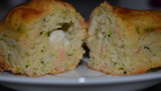 Mini cake courgette et saumon, feta