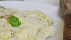 Écrasé de pommes de terre aux olives vertes et fines herbes