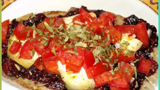 Tartine sucrée-salée figue-chèvre-tomate