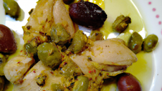 Chapon aux olives et pistaches