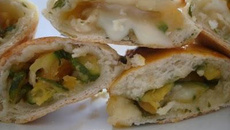 Chaussons aux courgettes, chèvre, miel, et abricots secs