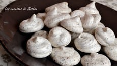 Meringues maison au chocolat râpé