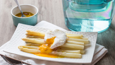 Asperges blanches & œufs pochés