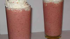 Smoothie gourmand aux fruits rouges