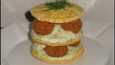 Mille-feuilles aux truffes de saumon sur sa crème de courgettes