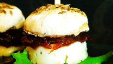 Mini Burger au fromage de brebis et dulce d'oranges amères