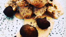 Chapon au madère et aux essences de truffes