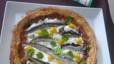 Tarte fine aux sardines, ricotta et légumes du soleil