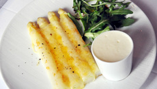 Asperges blanches des Landes au comté et roquette