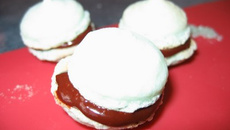 Macaron à la tomate épicée