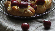 Tarte aux cerises profiteroles