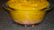 Petite cocotte de purée endive-potiron sur lit de saumon fumé