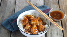 Poulet caramelisé à la sauce piquante sriracha