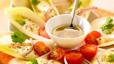 Salade d'endives blanches, poires et époisses