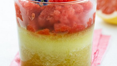 Verrine d'amandes et pamplemousse de Floride, granité fraise