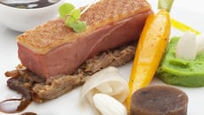 Filet de canette rôti au laurier,  effiloché de cuisses braisées