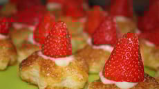 Fleurs feuilletées aux fraises