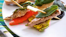 Brochettes façon saltimbocca de veau