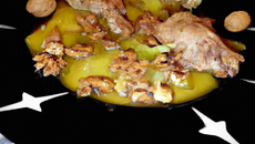 Sauté de lapin à l'ail et aux noix