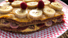 Gâteau à la banane et framboises