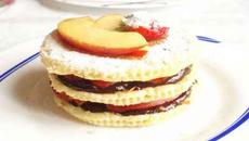Mille-feuilles au chocolat et aux fruits