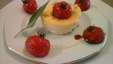 Flan au parmesan et à la sauge et sa farandole de tomates cerise