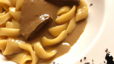 Pâtes d'alsace au foie gras sauce à la truffe