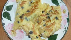 Omelette sucrée aux raisins et pain d'épice