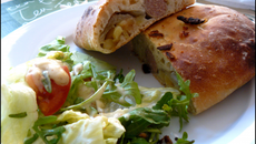 Mbriulate, spécialité sicilienne (Petit pain farci)