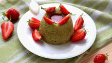 Petits moelleux au thé vert et aux fraises