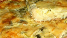 Tarte complète aux poireaux, moutarde, Comté et graines de lin