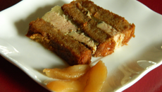 Terrine au pain d'épices, foie gras et poires épicées
