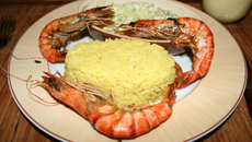 Gambas à la plancha fondue de poireaux et riz safrané