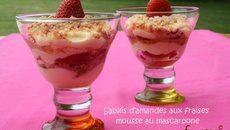 Sablés d'amandes aux fraises, mousse au mascarpone